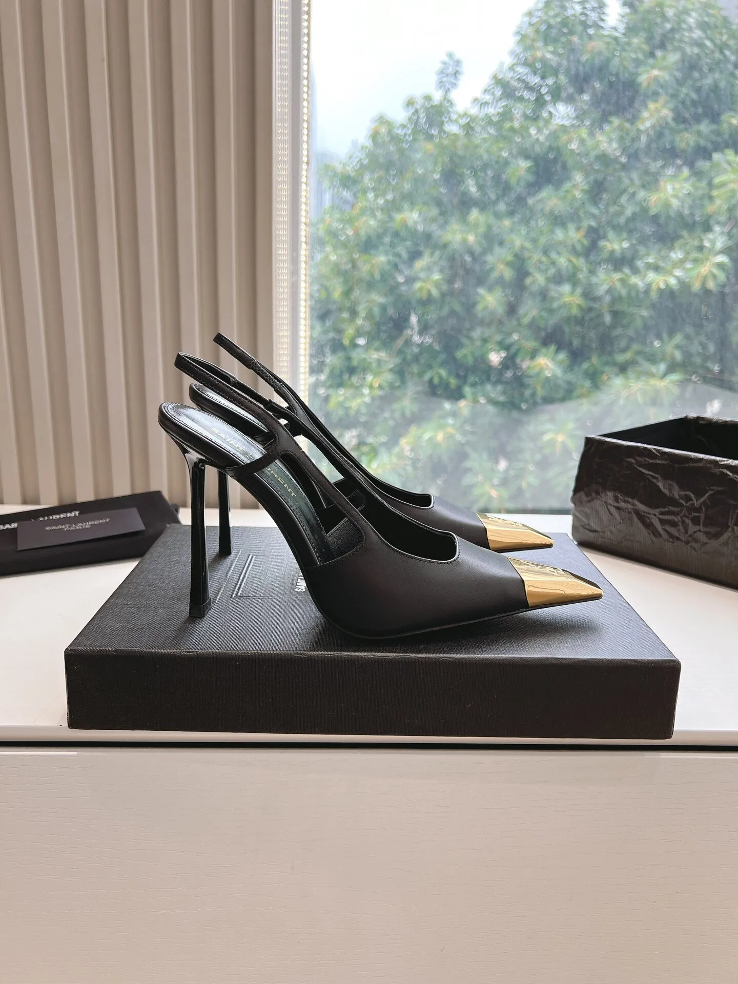 👟👟Ex-factory price 560👟👟 Women's shoes, women's clothing, top quality Saint Laurent / Yves Saint Laurent Lee metal buckle shoes Upper: Imported patent leather/cowhide Sole: Genuine leather outsole Heel height: 11cm Size 35-39 (40, 41 customized, non-refundable and non-exchangeable)